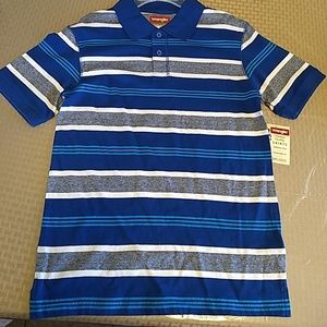 ✓ Boys shirt size XL 14/16